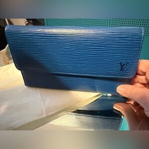 Preloved Louis Vuitton EPI Blue wallet with marks/peeling. See photos. Project